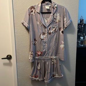 Plum Pretty Sugar violet pajamas size small.